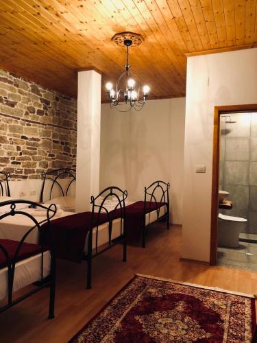 Stone House Obelisk 写真