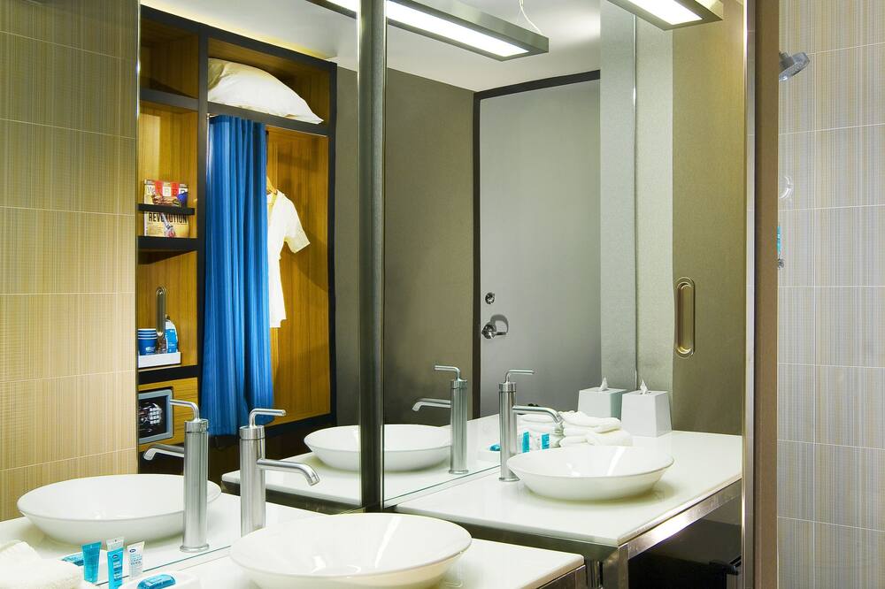 アロフト マウント ローレル 写真