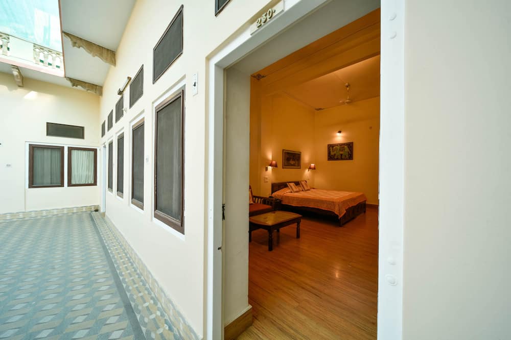 ホテル アーヤ ニワス 写真