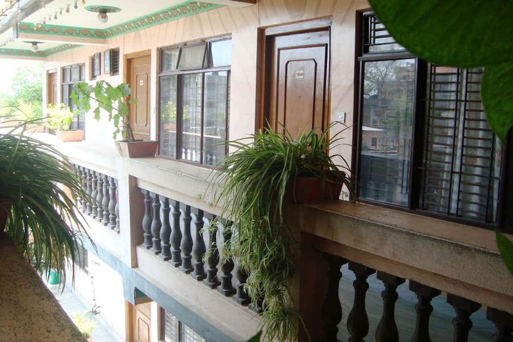 ホテル メトロポリタン カンティプール 写真