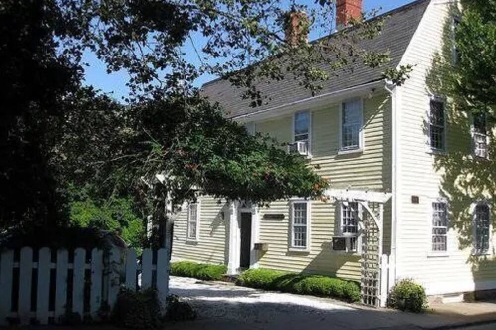 アドミラル ファラガット イン 写真