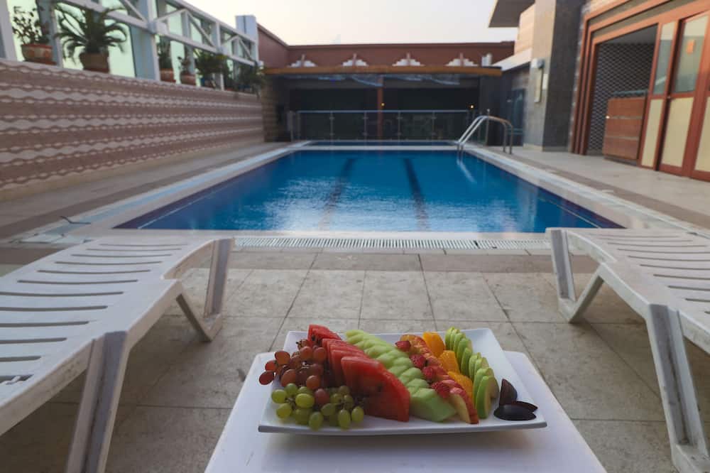 クイーン パレス ホテル 写真