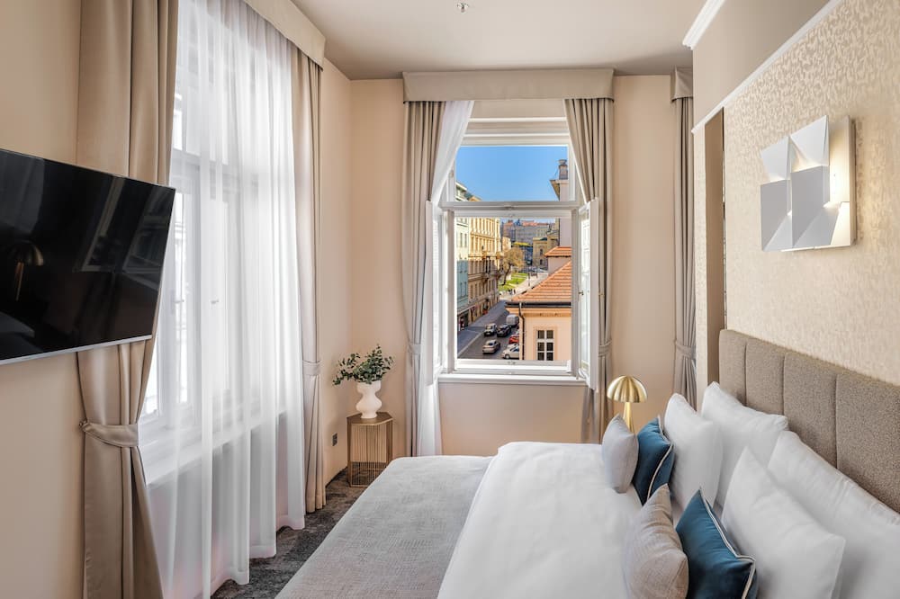 マエストロ バイ アドレツ 写真