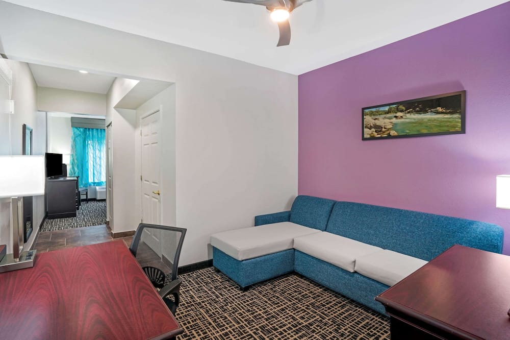 ラ キンタ イン & スイーツ バイ ウィンダム クックヴィル 写真