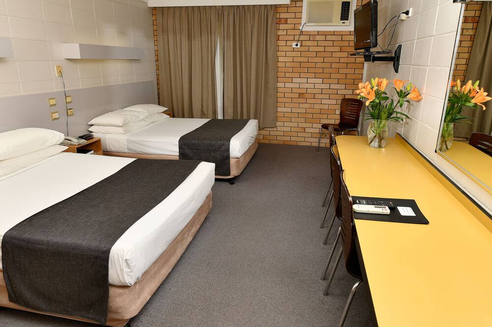 バーク アンド ウィルス モーター イン 写真