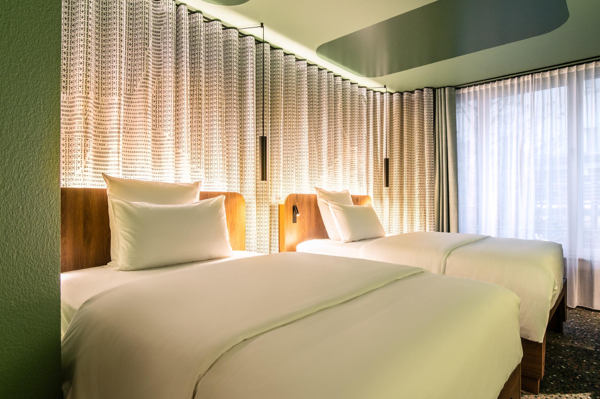 トライブ デュッセルドルフ 写真