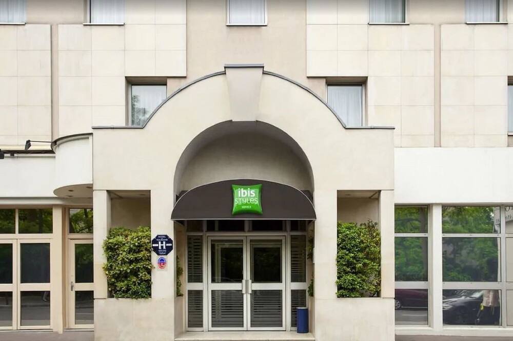 イビス スタイルズ パリ マセナ オリンピアード 写真