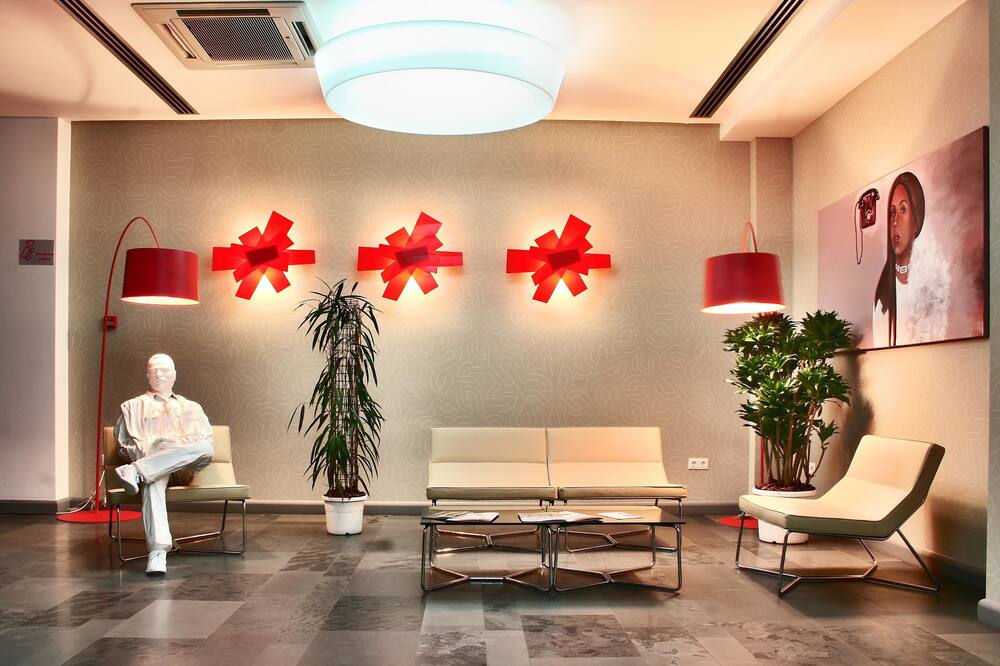 ゴールデン チューリップ アナ タワー シビウ 写真