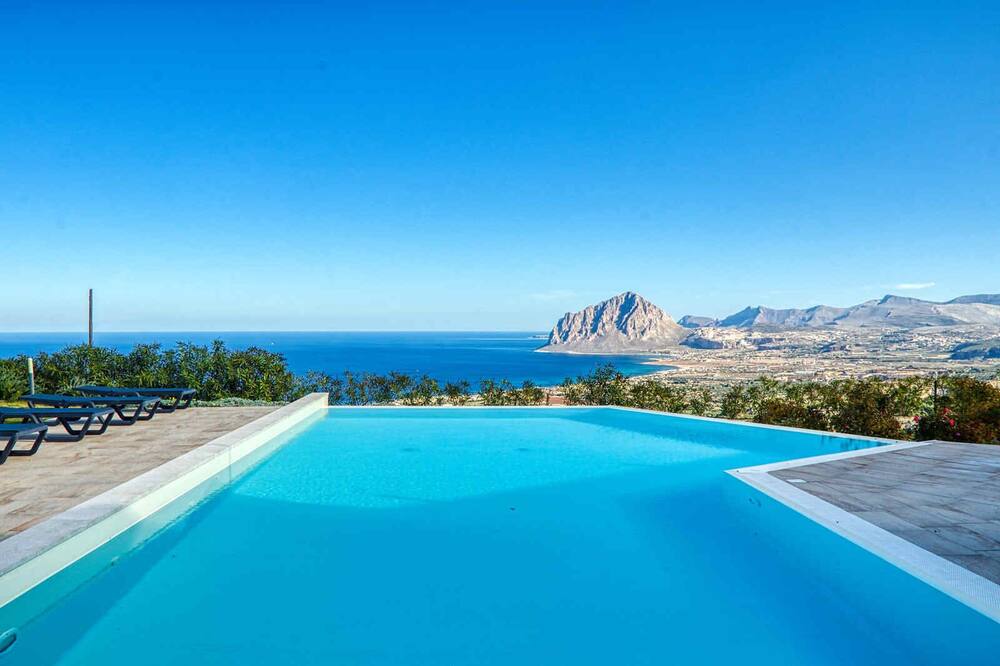 ヴェネレ ディ エリーチェ リゾート 写真