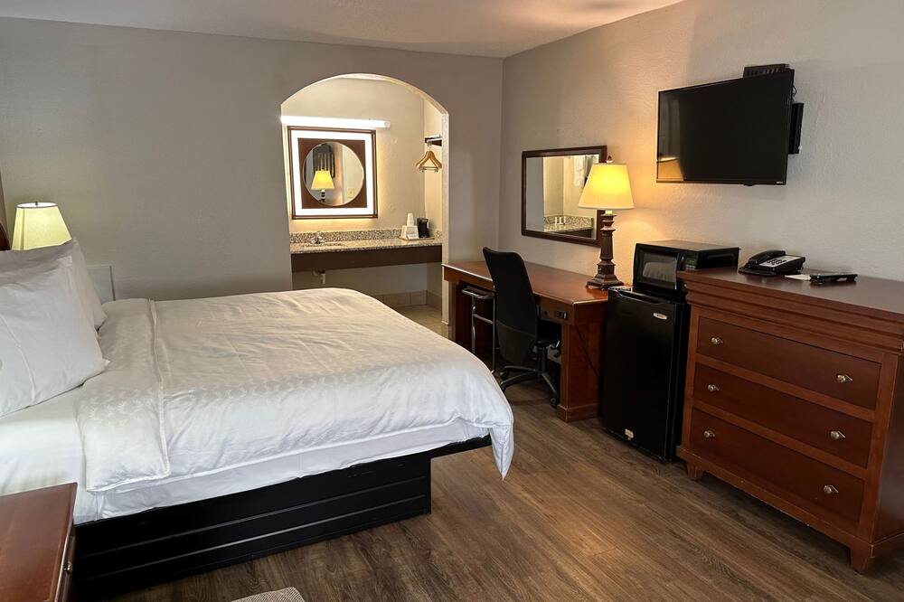 ネイションズイン オブ ウェイクカウンティ - ラリー クラブツリー 写真