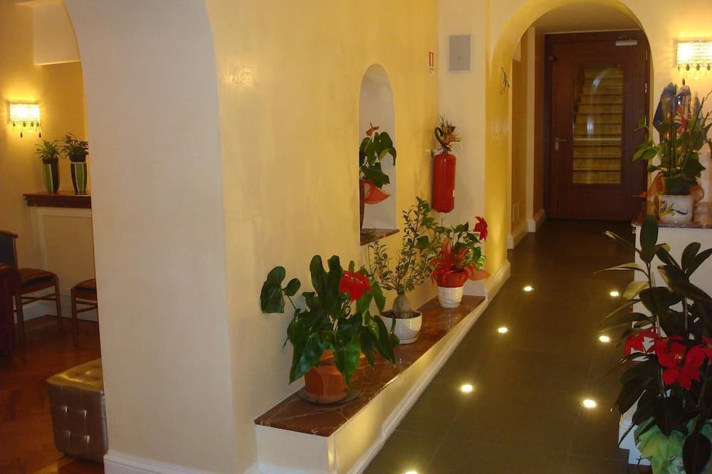 ホテル デメトラ キャピトリーナ 写真