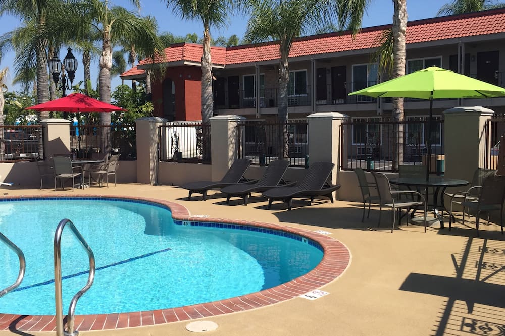 デイズ イン & スイーツ バイ ウィンダム アナハイム アット ディズニーランド パーク 写真