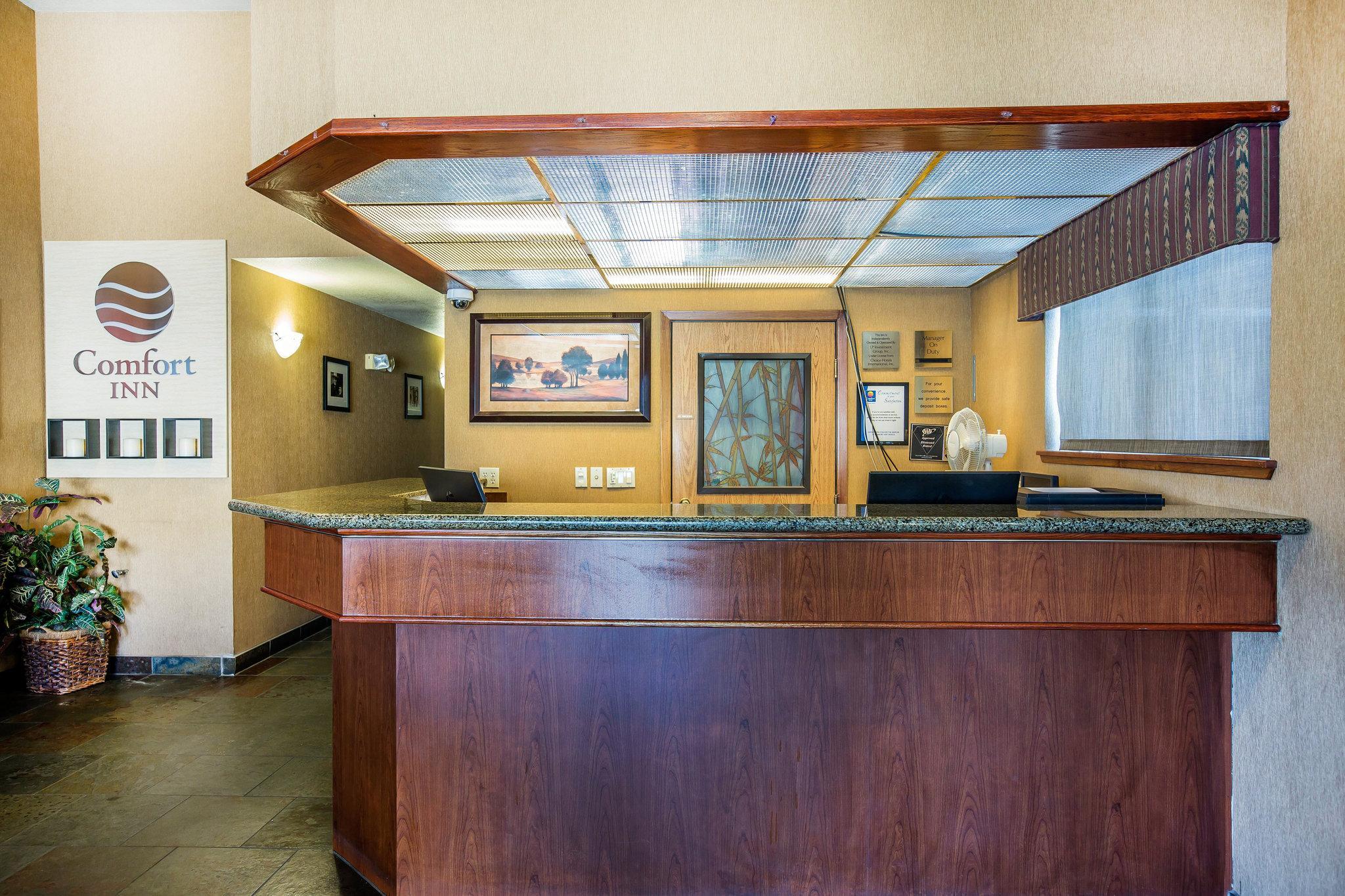 クオリティ イン ローン パイン ニア マウント ホイットニー 写真