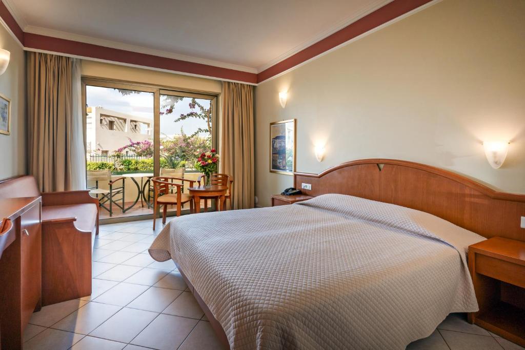 Hydramis Palace Beach Resort 写真