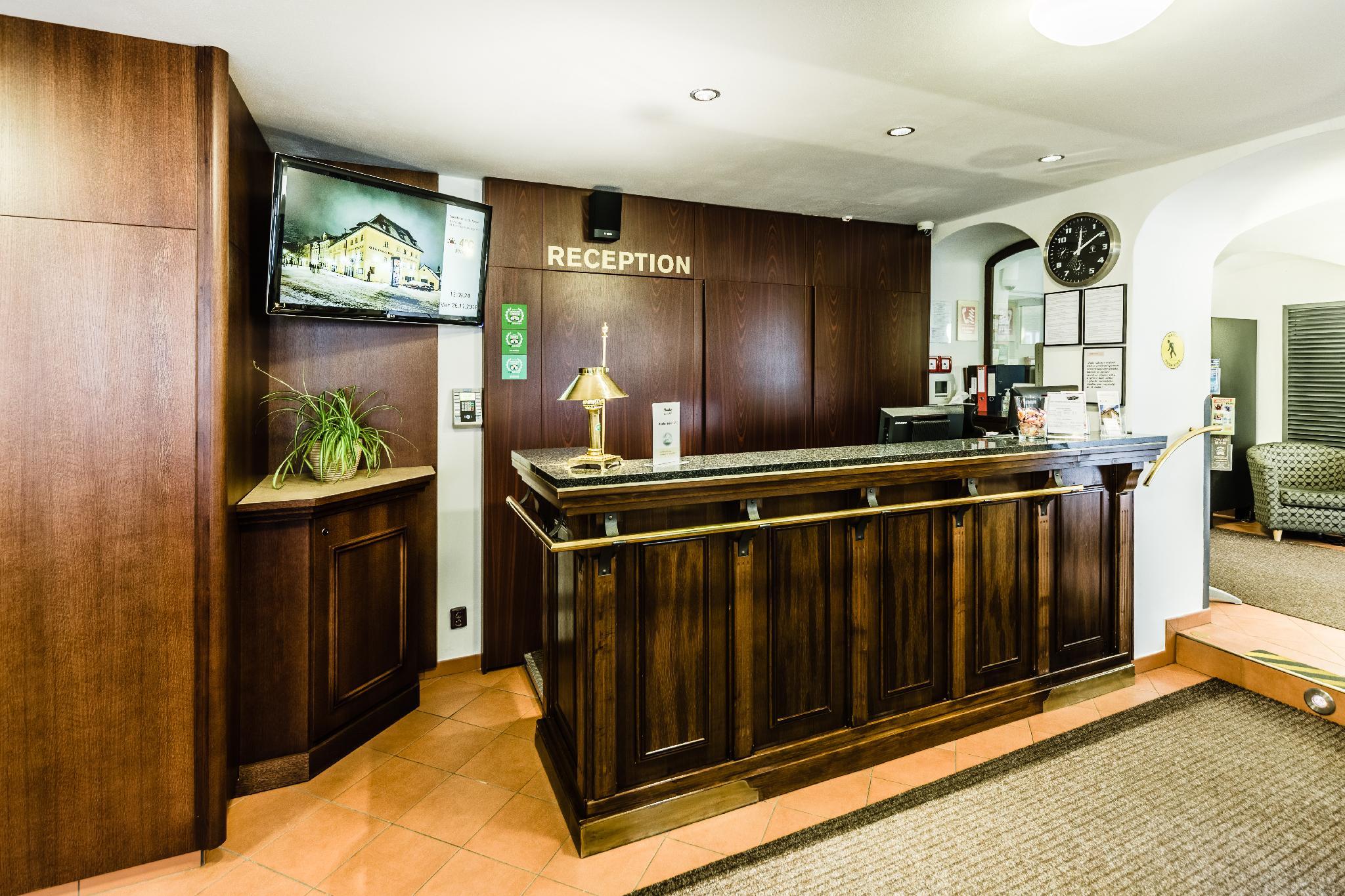 アーキバルド アット ザ チャールズ ブリッジ 写真