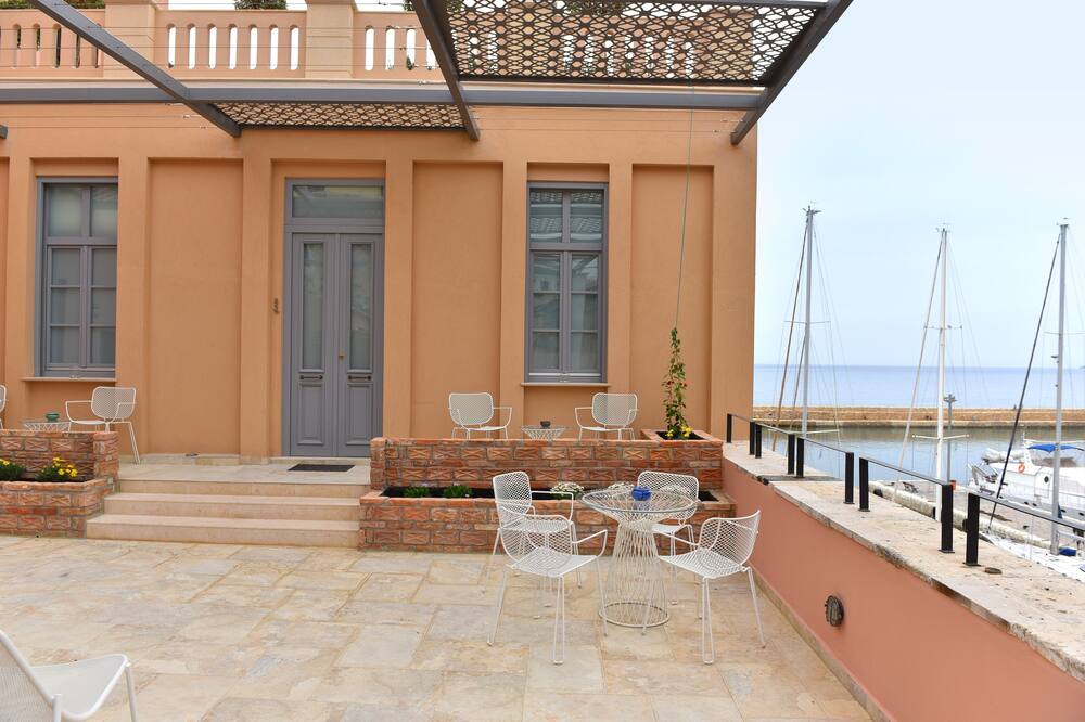 アンバサダーズ レジデンス ブティック ホテル チャニア 写真