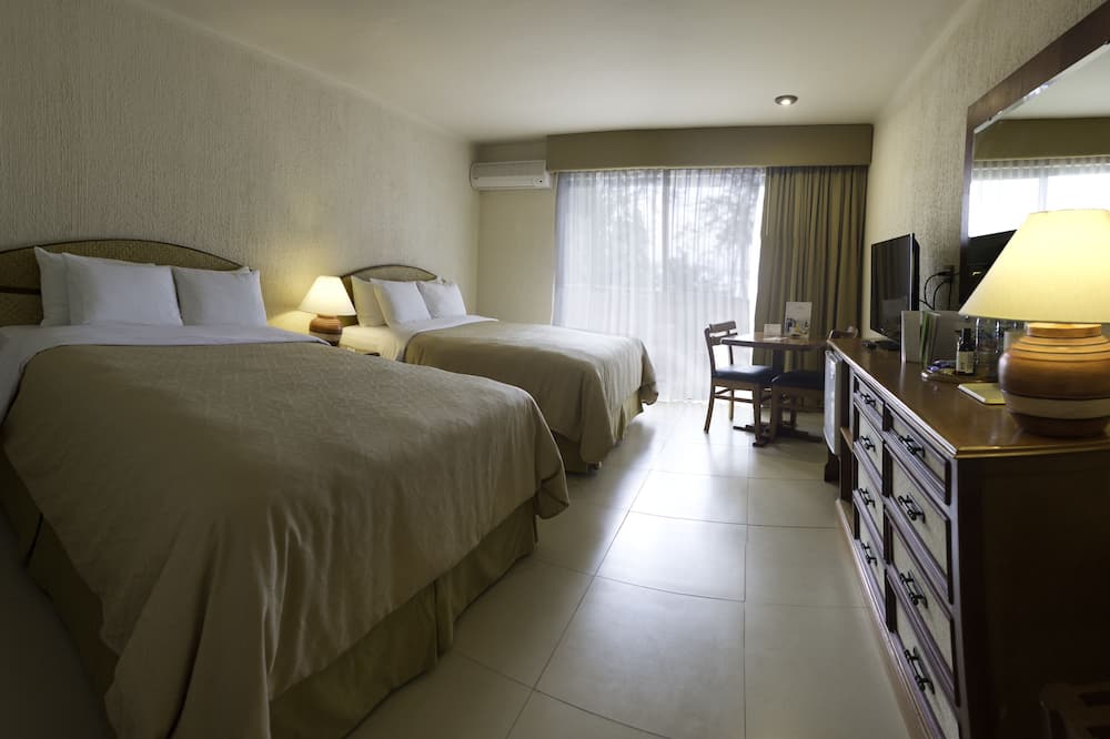 ホテル カミーノ レアル ティカル 写真