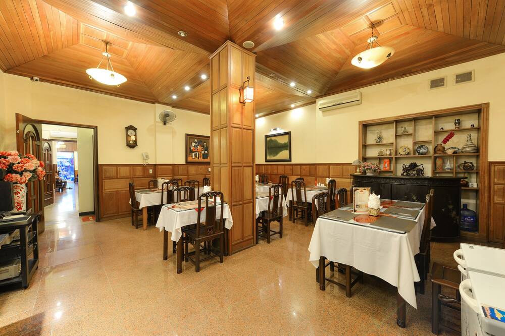 ラッキー 2 ホテル&トラベル 写真