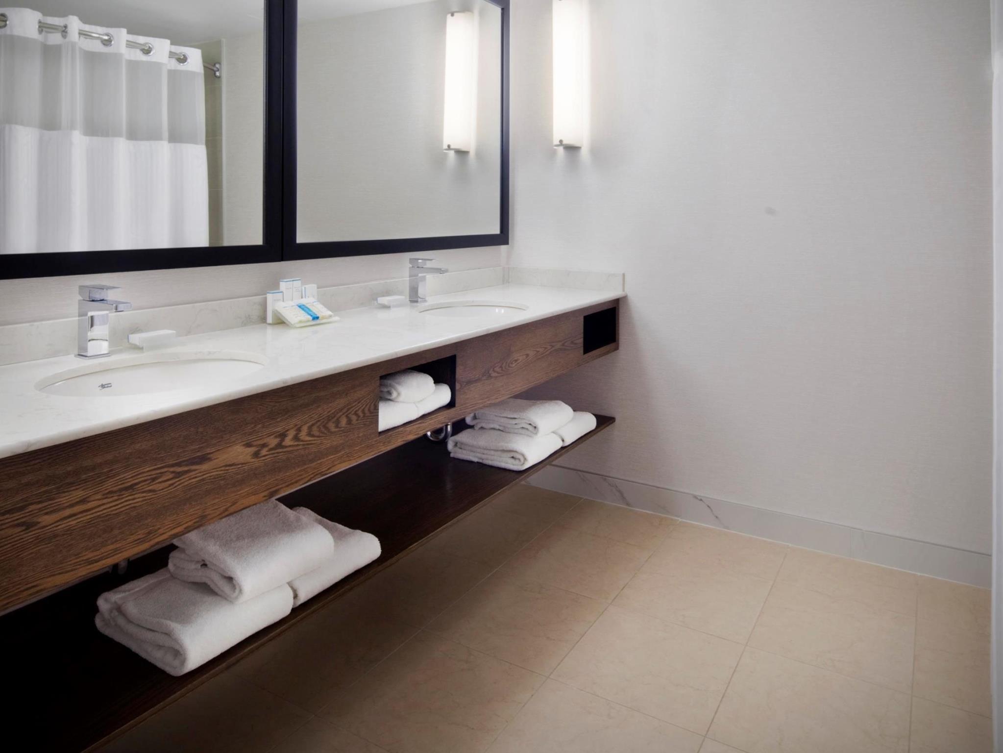 ヒルトン ガーデン イン モントレアル エアポート 写真