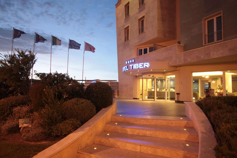 ホテル ティベル 写真