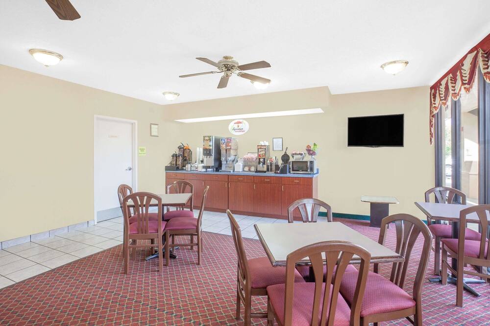 スーパー 8 バイ ウィンダム ブルズ ギャップ グリーンビル エリア 写真