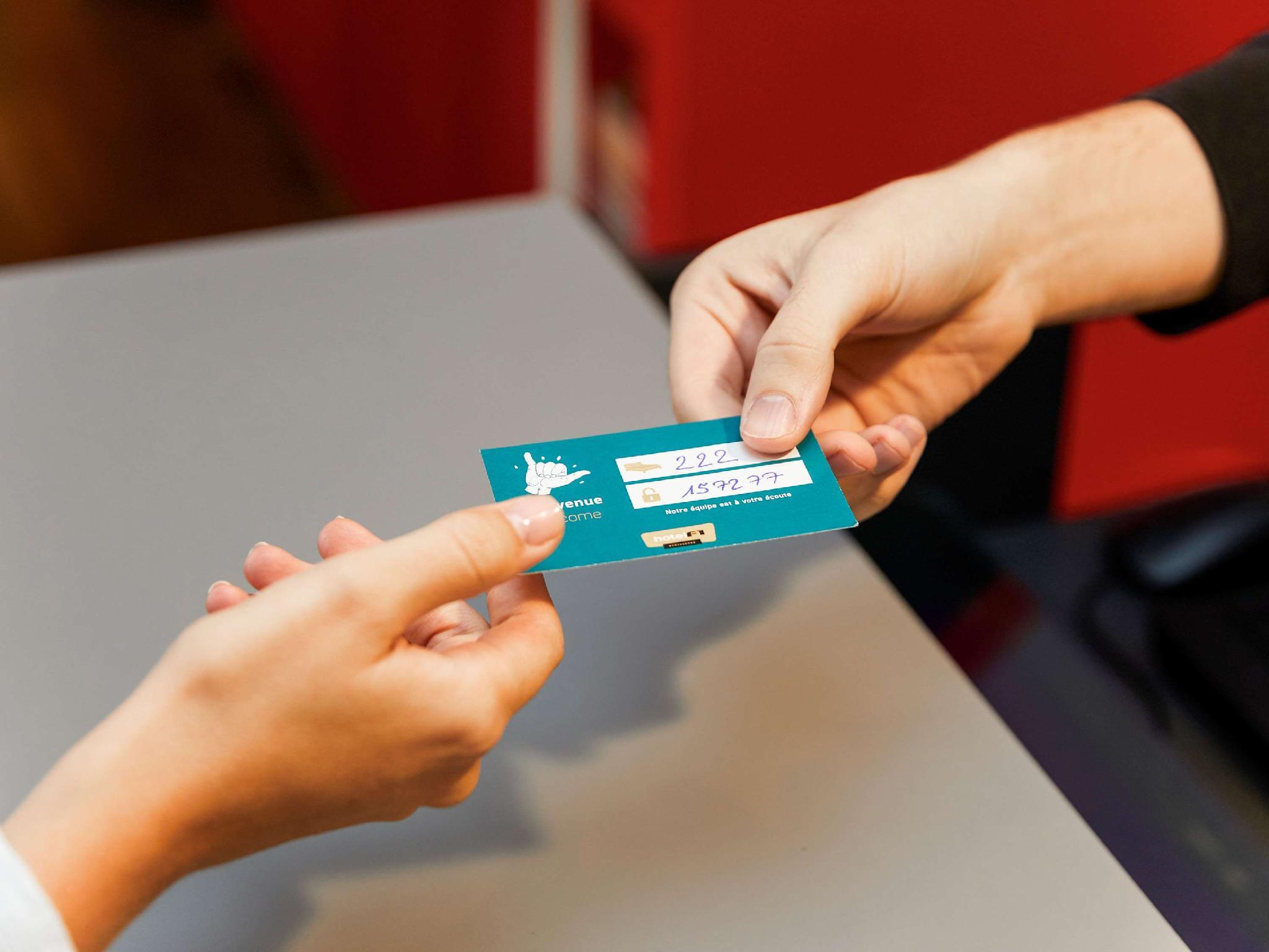 ホテルF1 パリ サン ウアン - マルシェ オ ピュス 写真