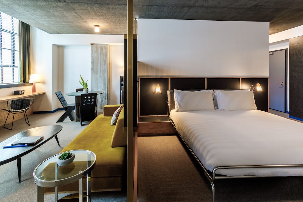 エミリー ホテル 写真