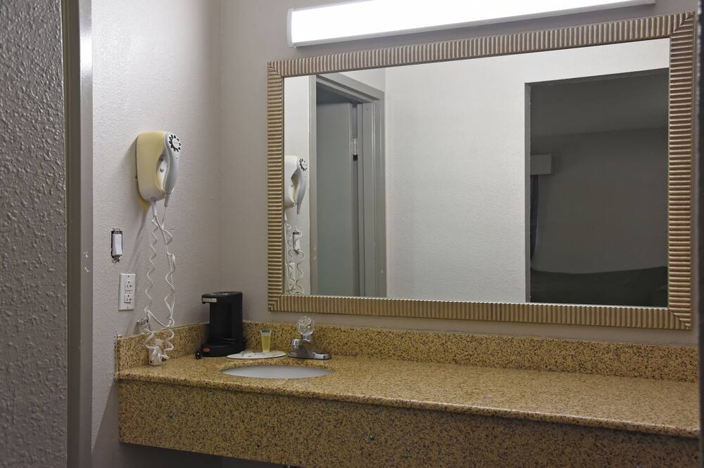 デイズ イン バイ ウィンダム レバノン 写真