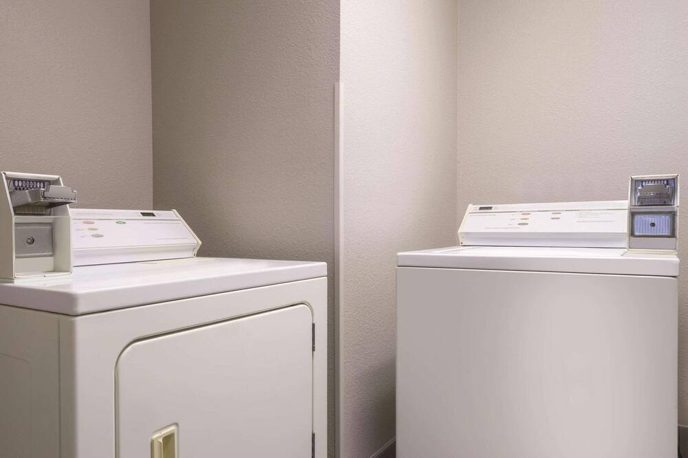 カントリー イン & スイーツ バイ ラディソン シダー フォールズ アイオワ 写真