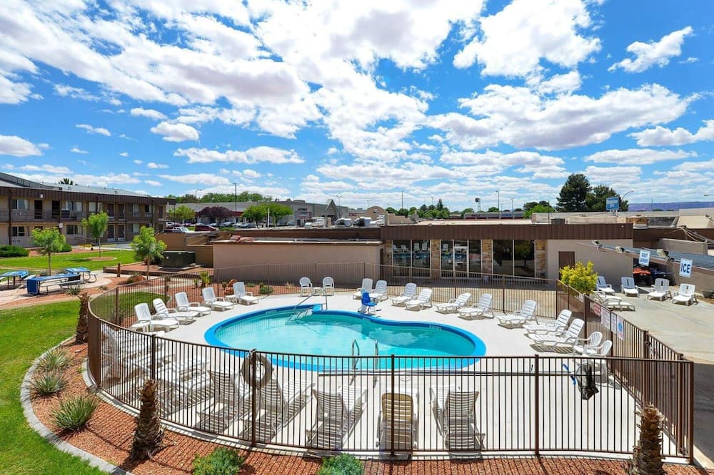 ロードウェイ イン アット レイク パウエル 写真