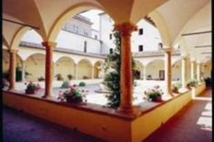 ルレ イル キオストロ ディ ピエンツァ 写真