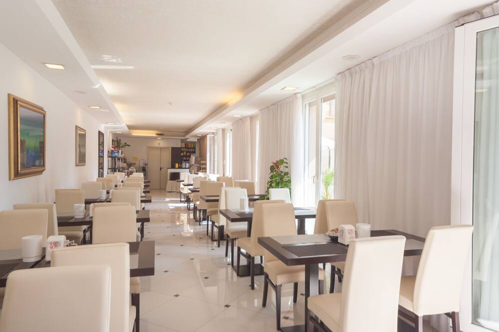 スイート ホテル エリート 写真