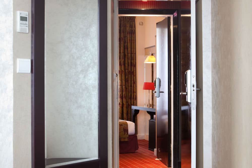 ホテル エッフェル セーヌ 写真