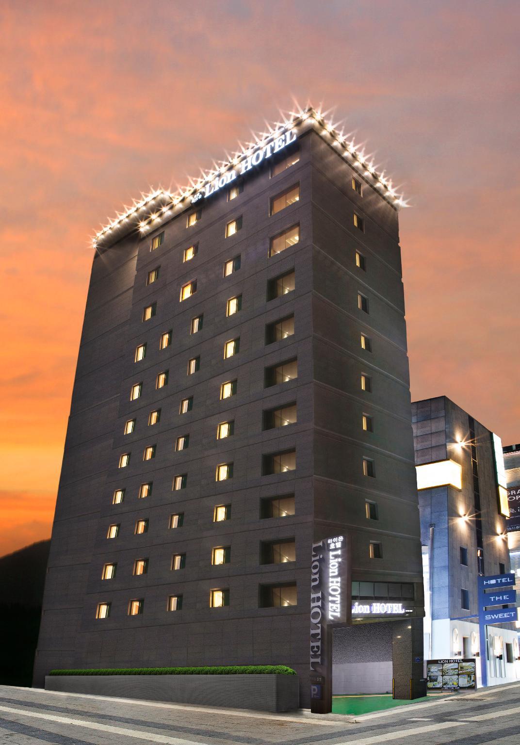 ライオン ホテル 写真