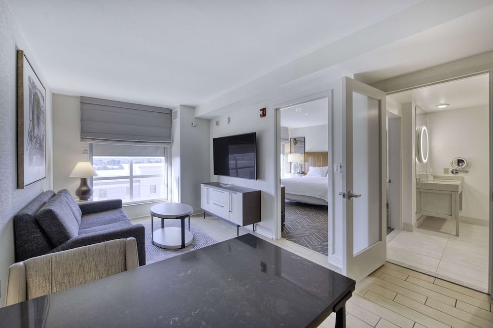 エンバシー スイーツ バイ ヒルトン ラーレイ ダラム エアポート ブライヤー クリーク 写真