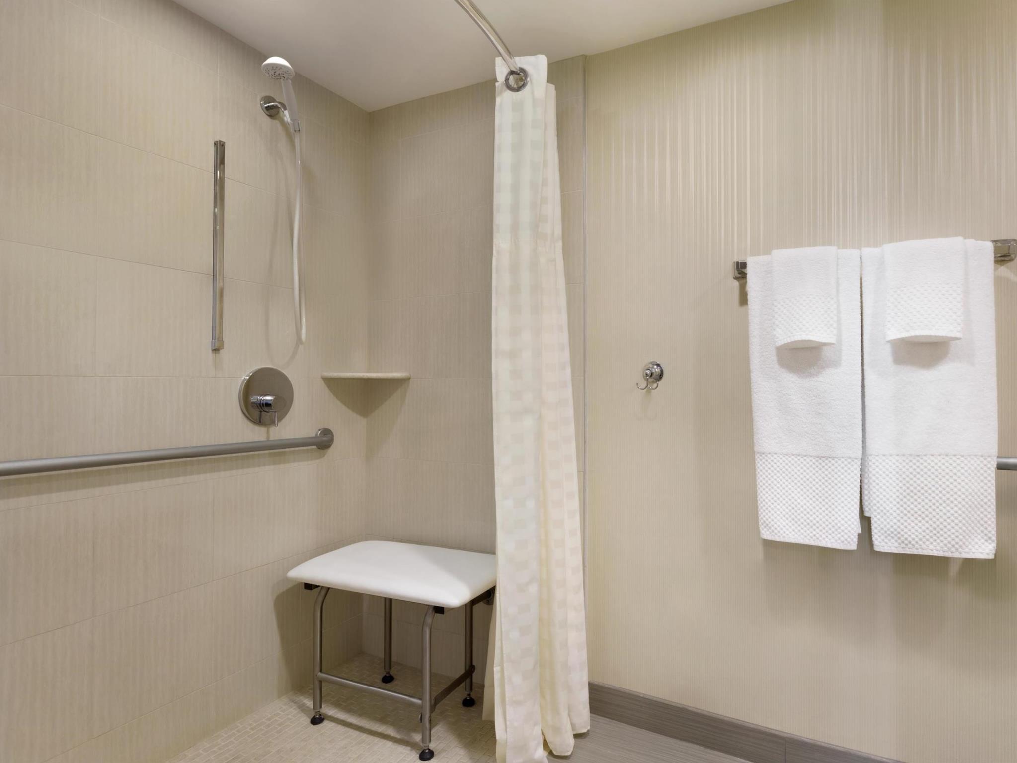 エンバシー スイーツ バイ ヒルトン ピスカタウェイ ソマセット 写真