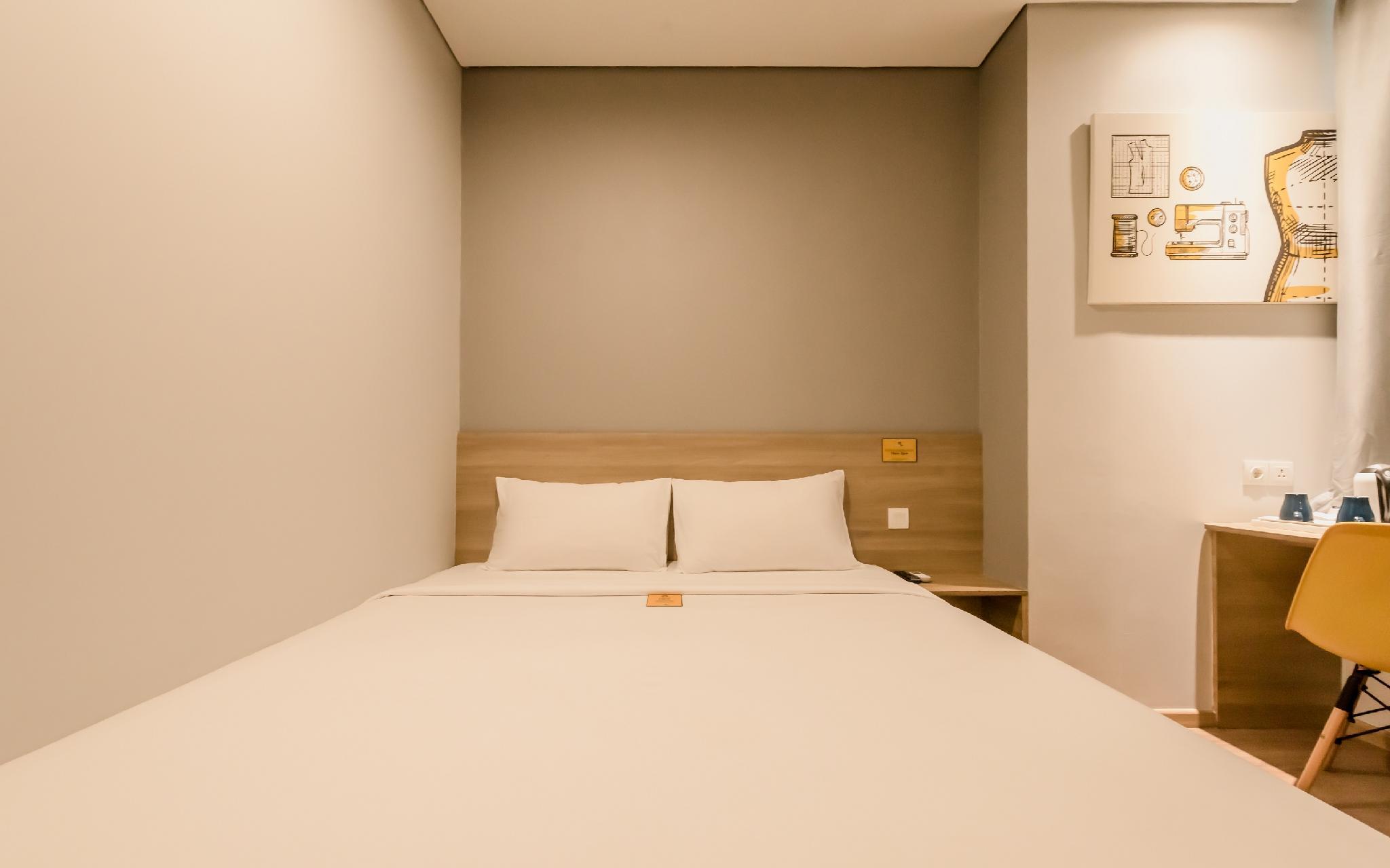 イエロー ビー タナ アバン 写真