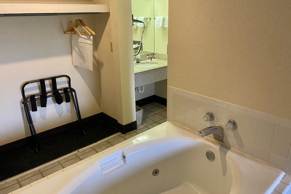 デイズ イン バイ ウィンダム モアヘッド 写真