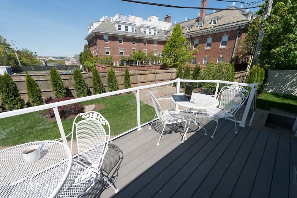 ザ アウトルック イン 写真