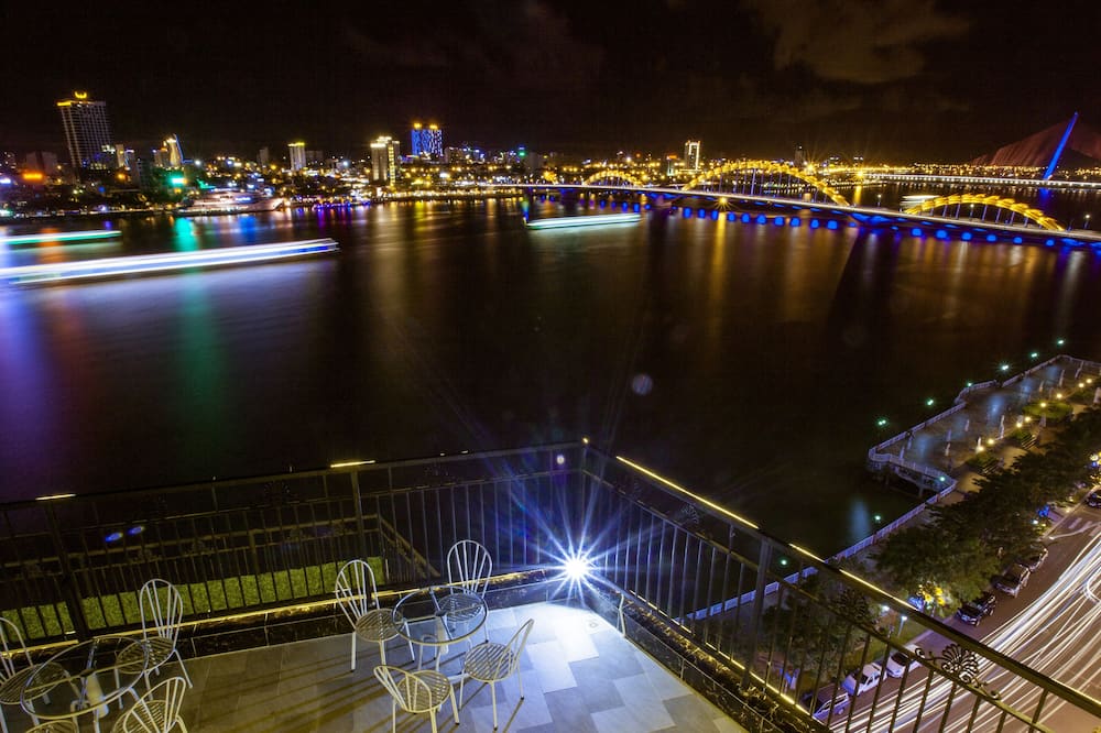 パリアット リバー フロント ホテル ダナン 写真