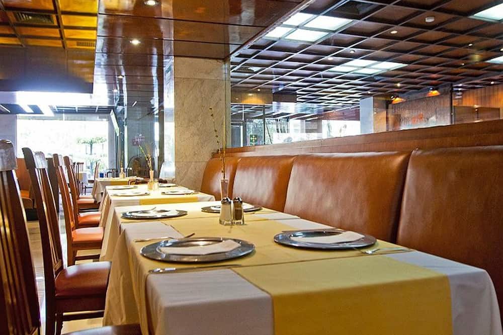 コリント ホテル 写真