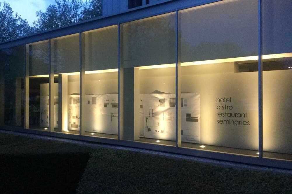 イビス スタイルズ コルトレイク エクスポ 写真