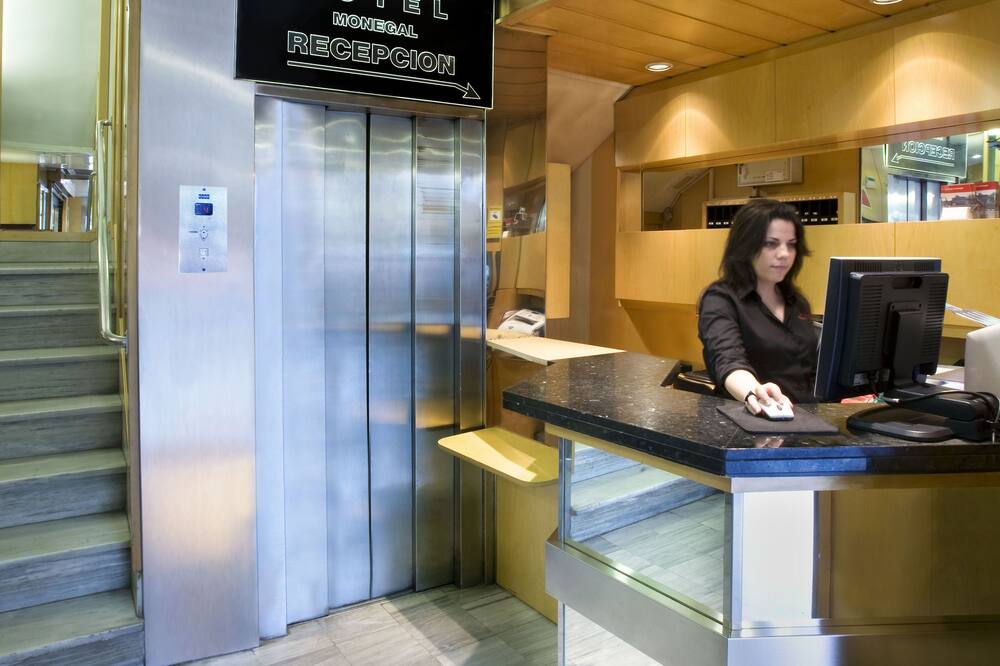 ホテル モネガル 写真