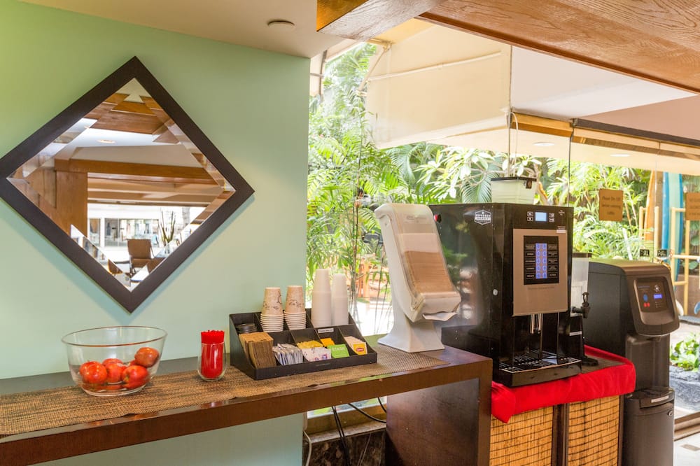 キャッスル バンブー ワイキキ ホテル 写真