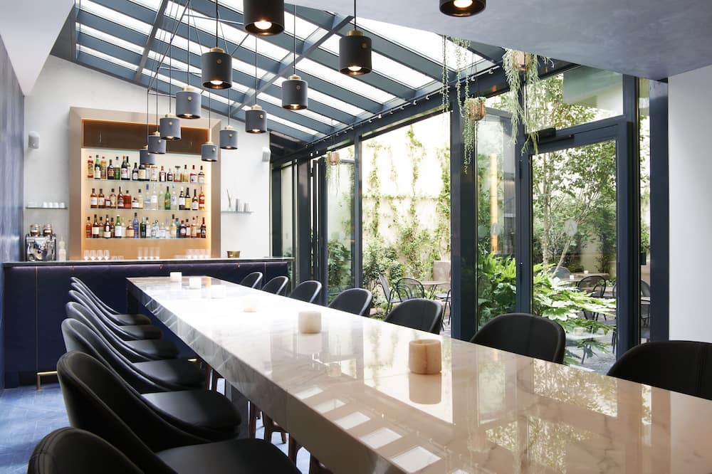 ペルペチュアル エリゼ モンテーニュ 写真