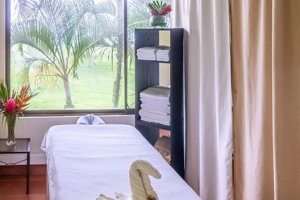 ホテル ラバス タコタル 写真