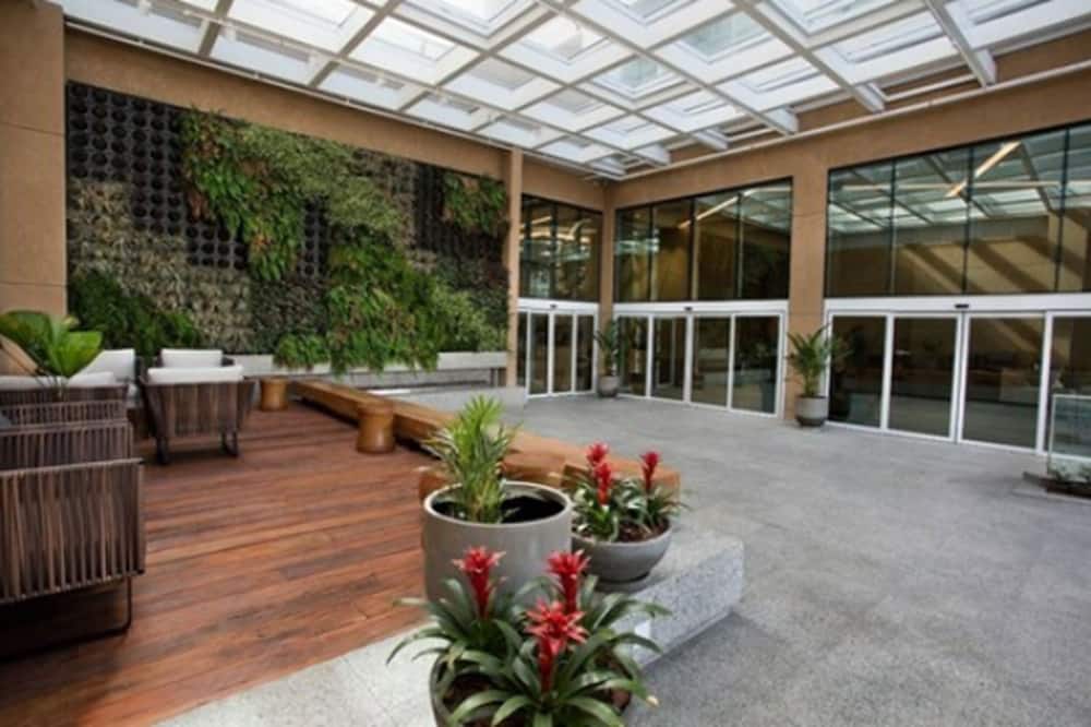 Summit Hotel Monaco 写真