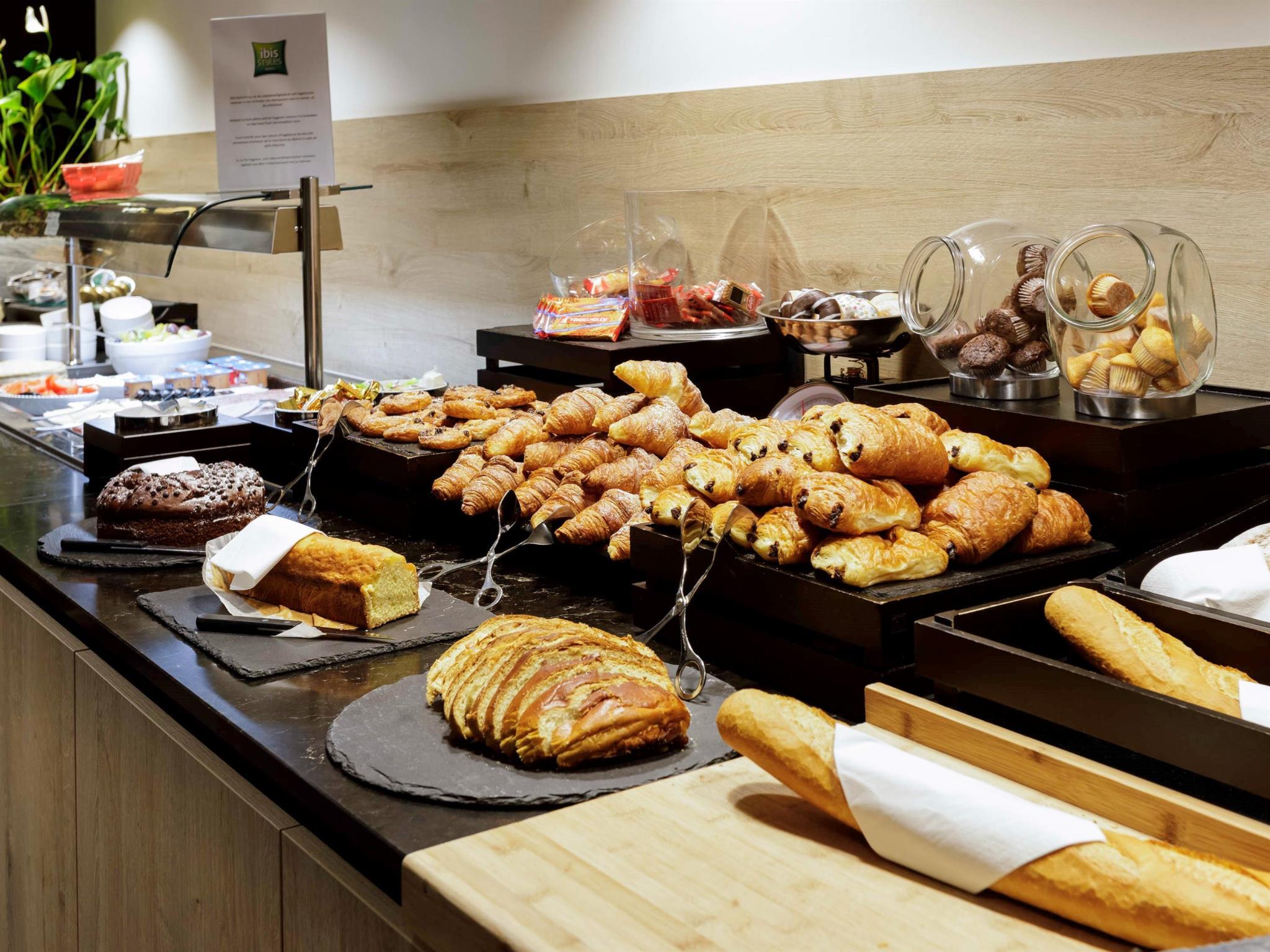 イビス スタイルズ コルトレイク エクスポ 写真