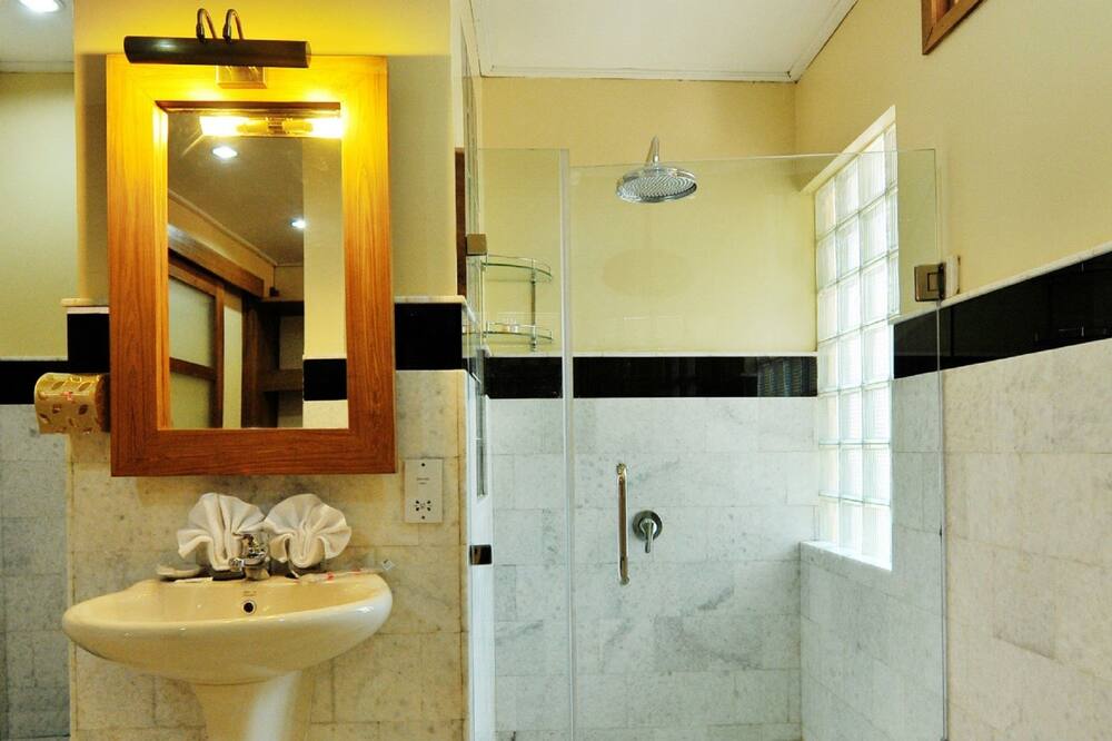 ホテル ピン ウー ルウィン 写真