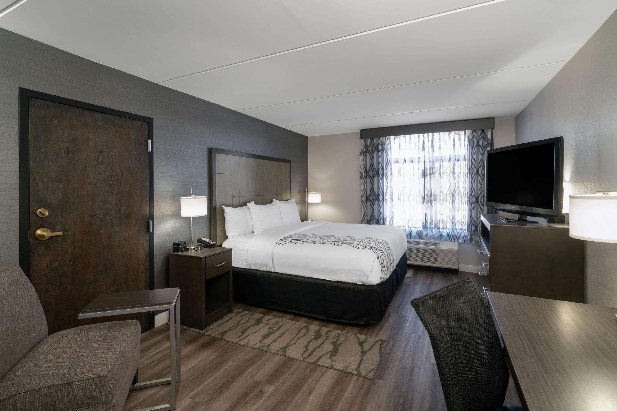 ラ キンタ イン & スイーツ バイ ウィンダム ローリー ダウンタウン ノース 写真